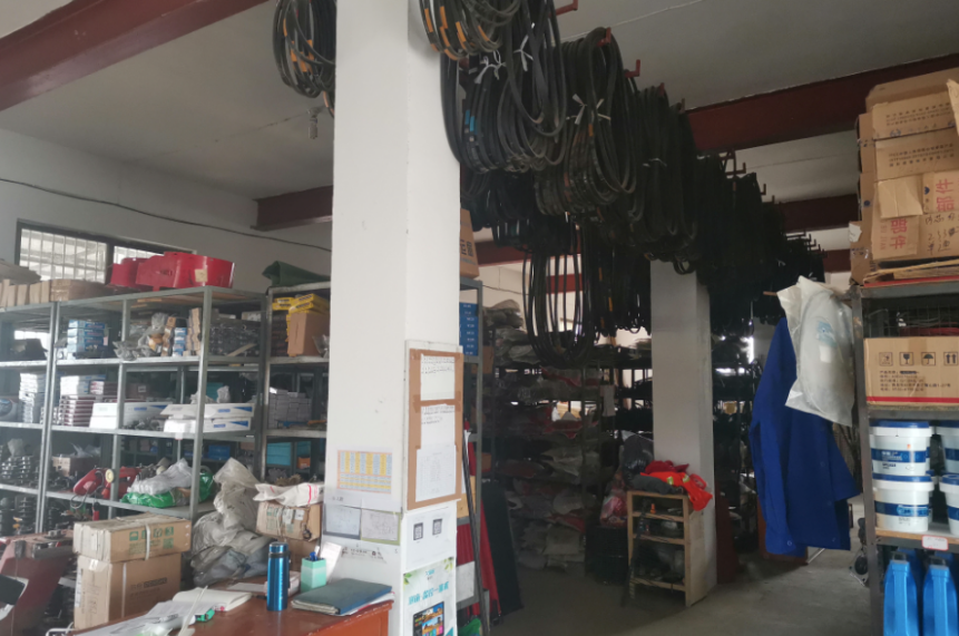 河南夏收一線:24小時(shí)待命的中聯(lián)收獲經(jīng)銷(xiāo)商 133.png