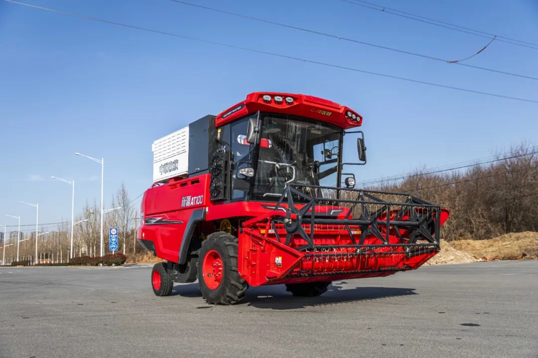 中聯(lián)收獲新疆AT100谷物聯(lián)合收割機(jī):夏收的得力助手 640.jpg